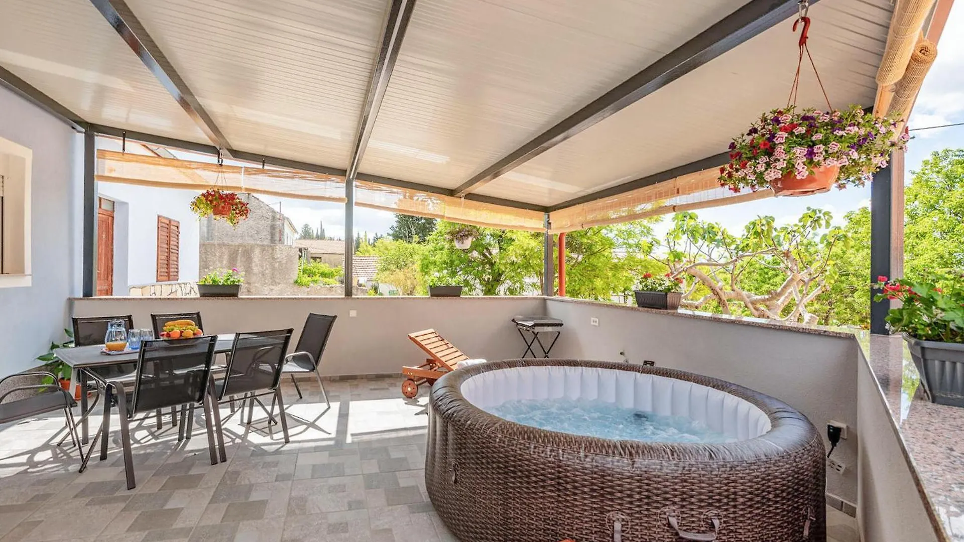 Beautiful Home In Banjevci With Jacuzzi 0*,